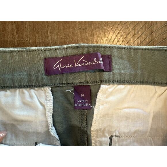 NWT Gloria Vanderbilt Mid-Rise Stretch Twill Chino 5" Inseam Green Short Size 14 - Picture 4 of 13